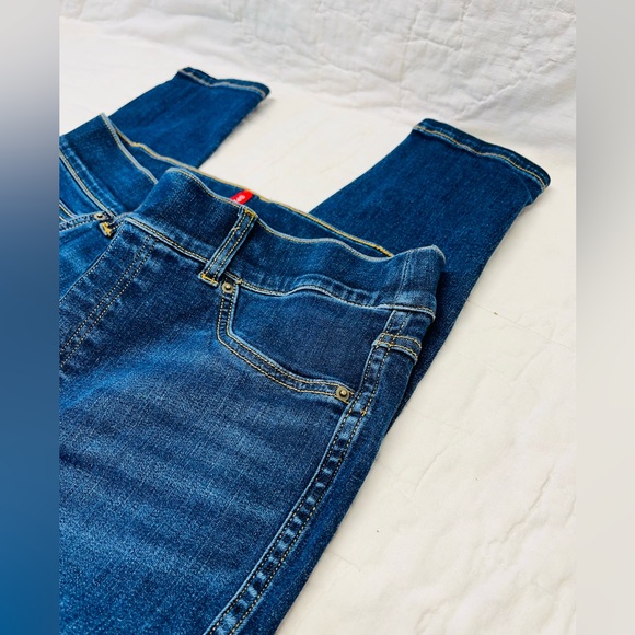 Women’s Spanx brand denim skinny jeans,  Size Medium - Picture 2 of 4